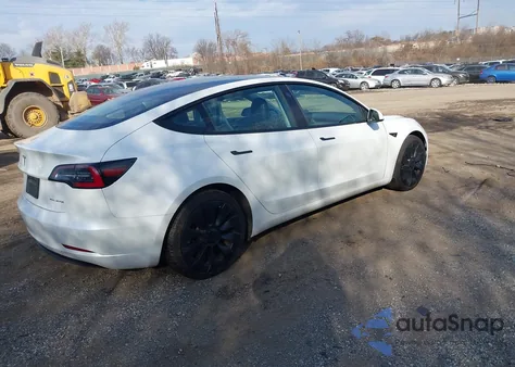 2021 Tesla Model 3 Long Range Dual Motor All-Wheel Drive z USA, uszkodzony, nr VIN 5YJ3E1EB0MF049401